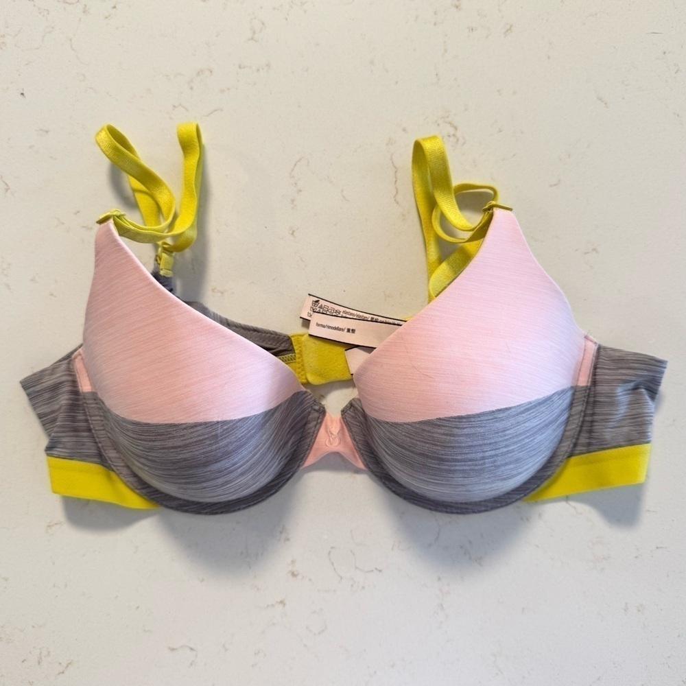 𝅺Victoria’s Secret Uplift Semi Demi bra 34B